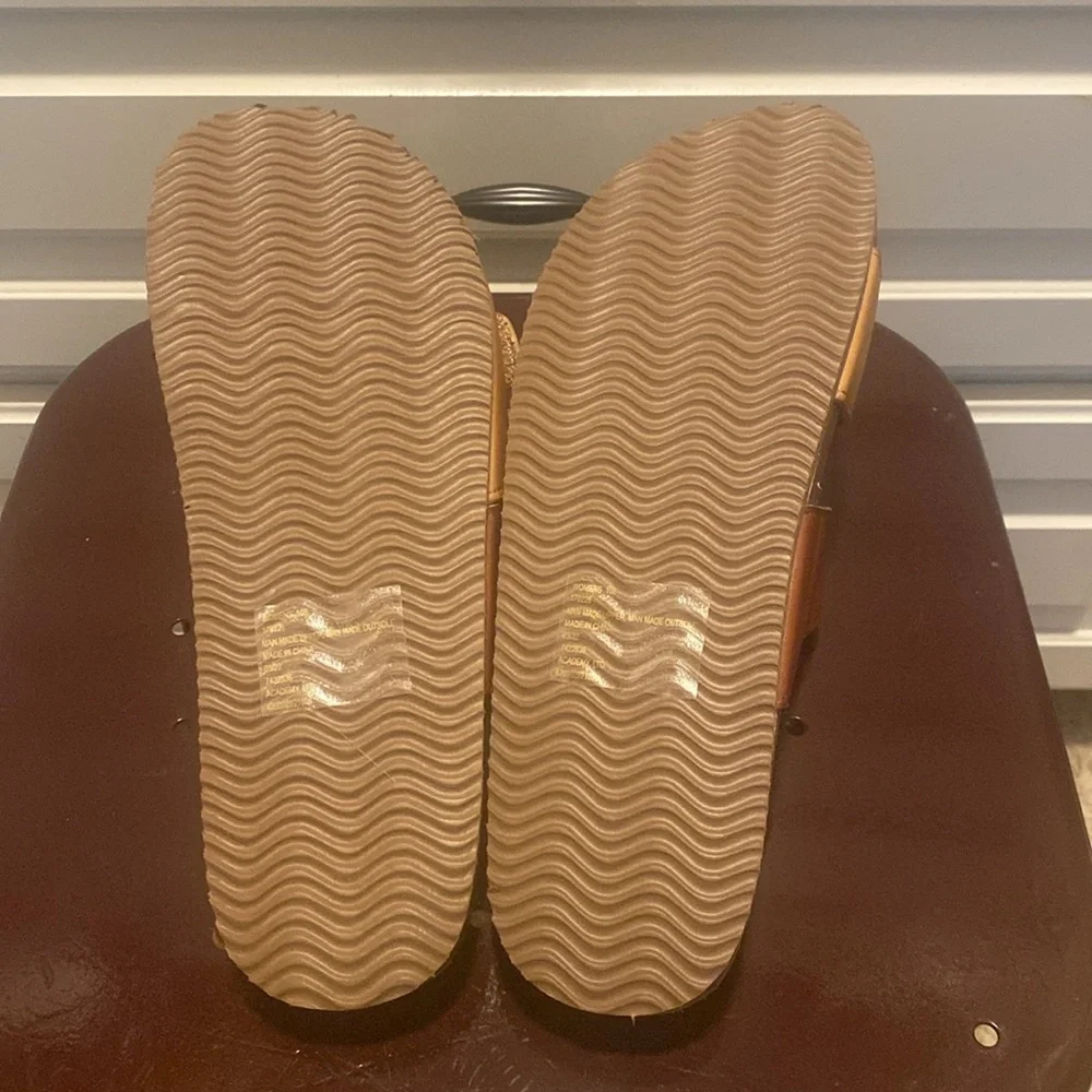 EUC. Brown and Tan Sandals. Women’s Size 10 - Picture 6 of 13